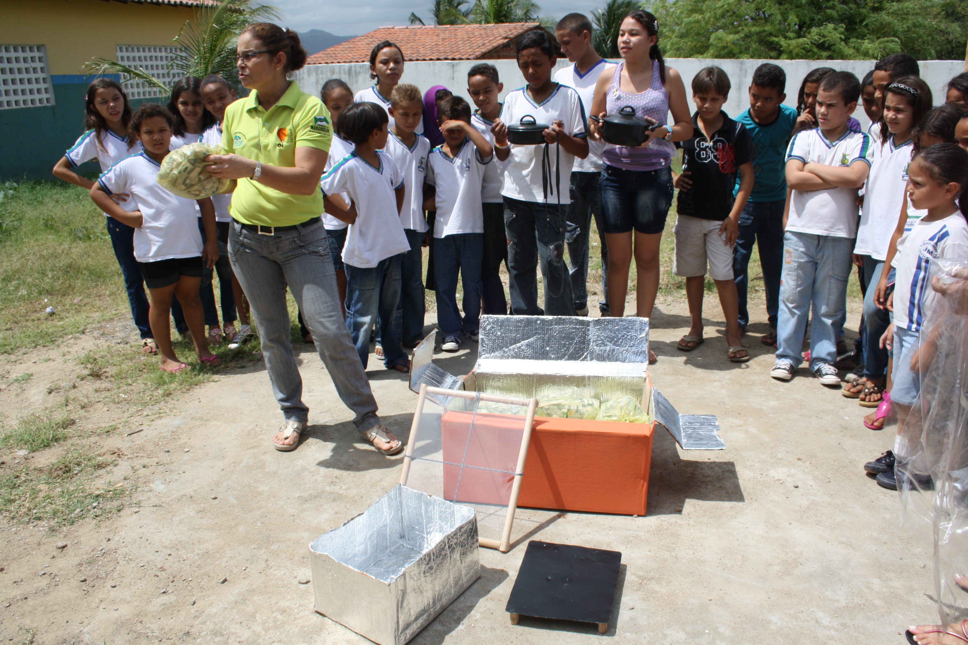 EXPERIMENTO FORNO SOLAR ESCOLA JOSÉ DE MOURA 2011.jpg